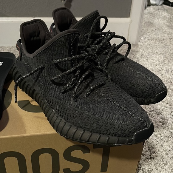 VNDS YEEZY SIZE 12 BLACK - Picture 3 of 6